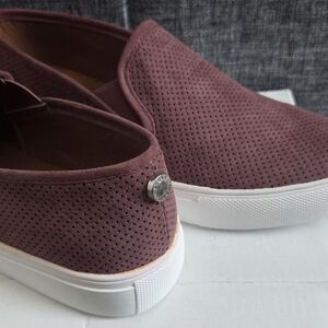 Steve Madden Mauve Perforated Loafers